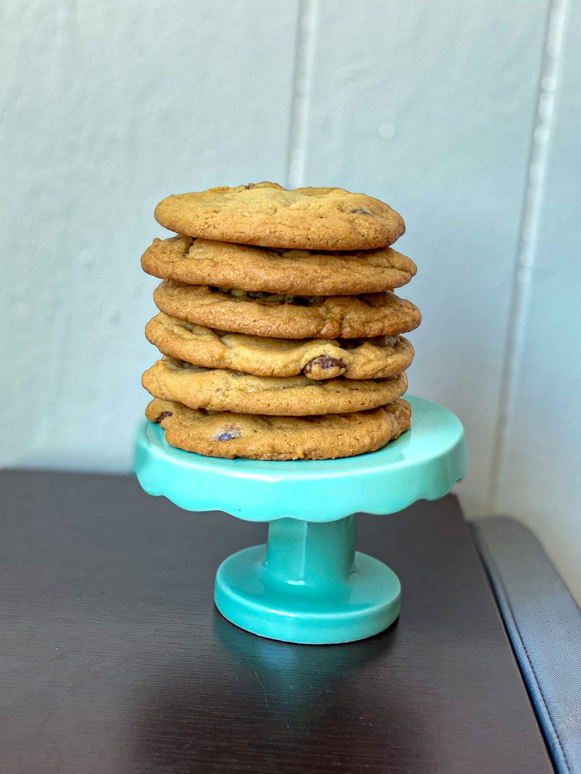 BEST CHOCOLATE CHIP COOKIE RECIPE – COFFEE CUPCAKES & KIDS